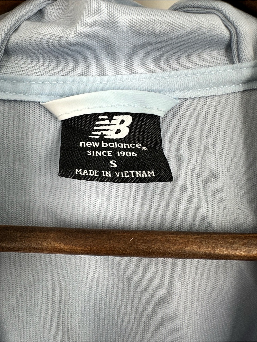 NEW BALANCE Women Windbreaker Pullover Hooded Jacket Light Blue - Picture 13 of 13